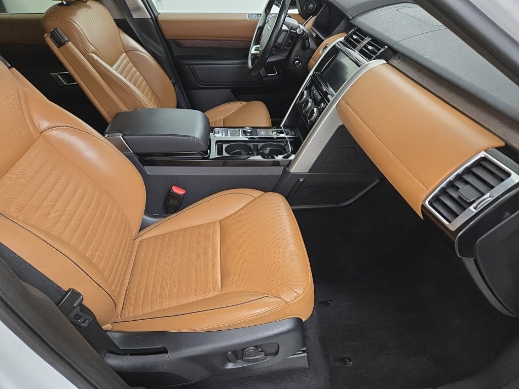 Used 2018 Fuji White Land Rover HSE Luxury image 24