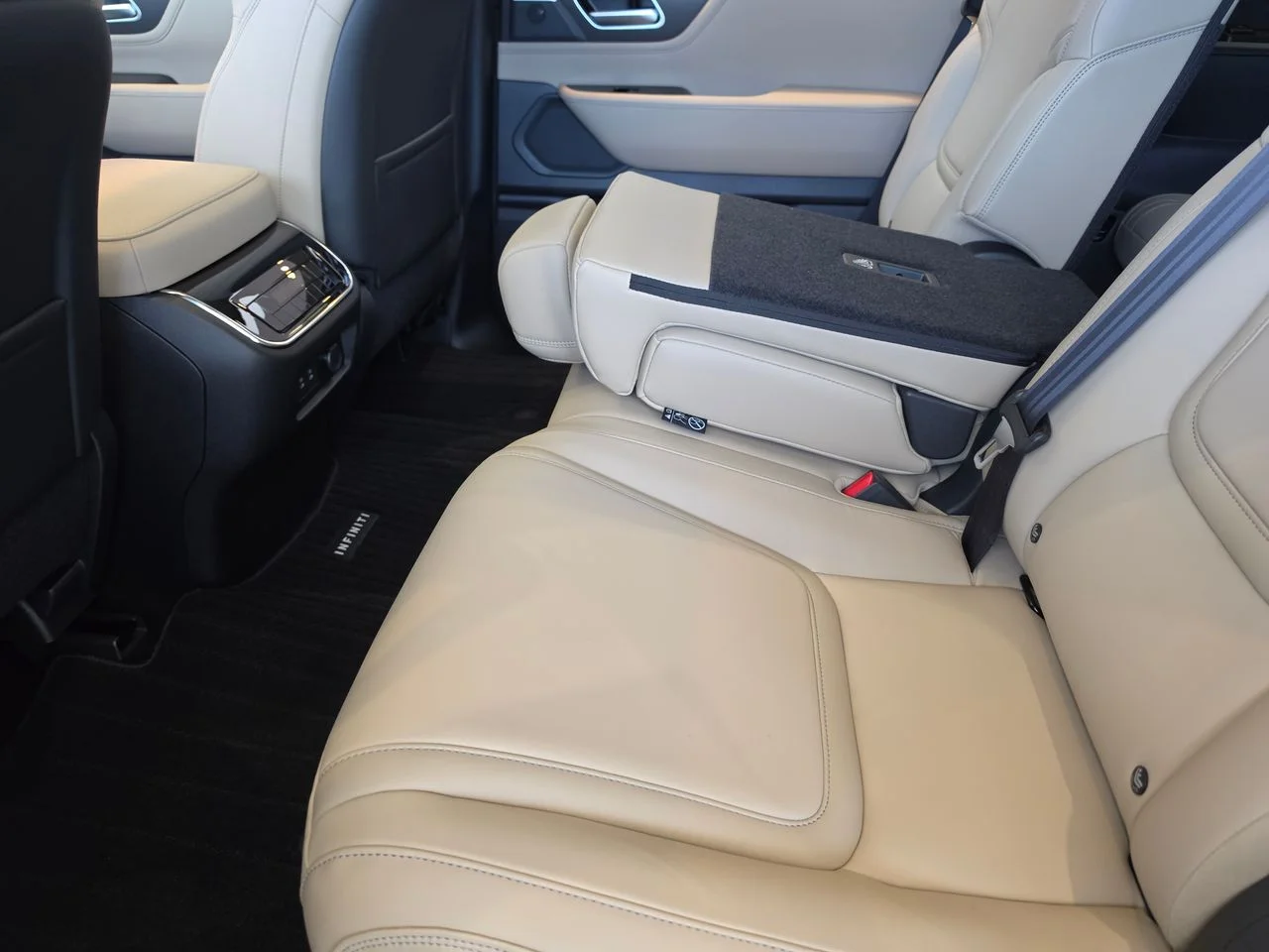 New 2026 RADIANT WHITE INFINITI Pure 4WD image 28
