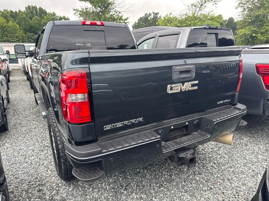 Used 2019 Gray GMC Denali image 5