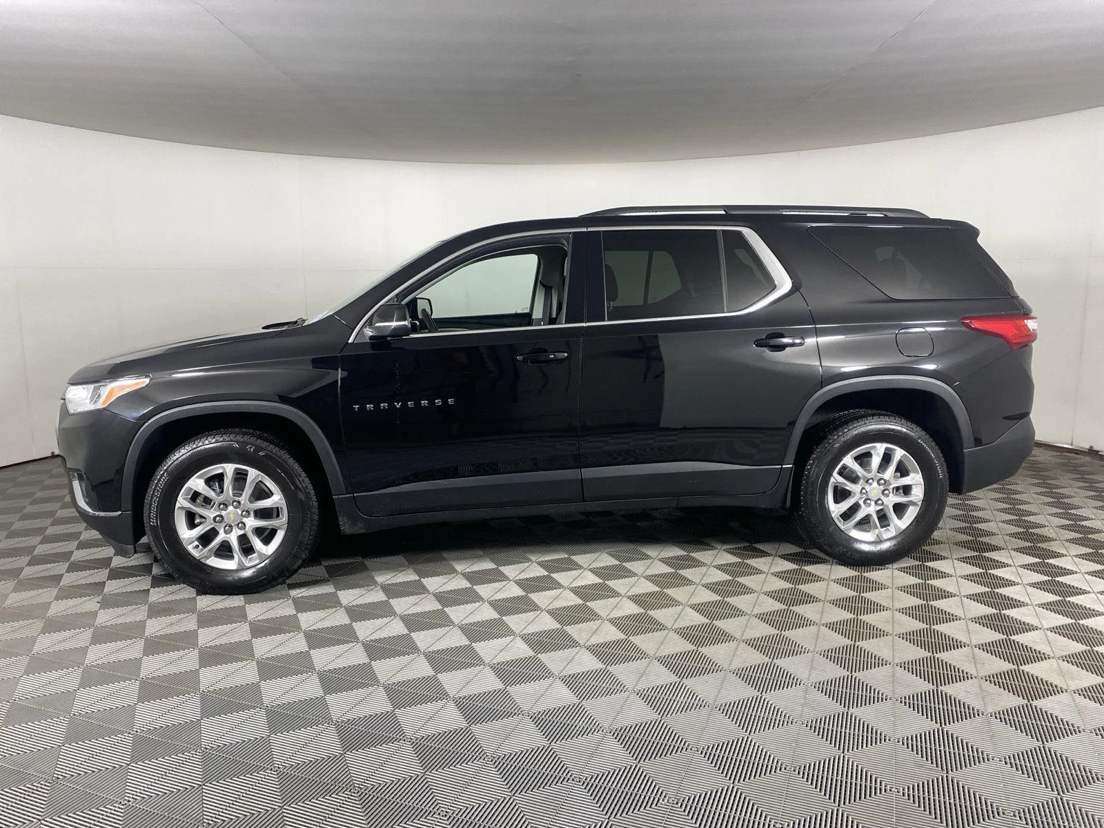 Used 2021 MOSAIC BLACK METALLIC Chevrolet LT Cloth image 4