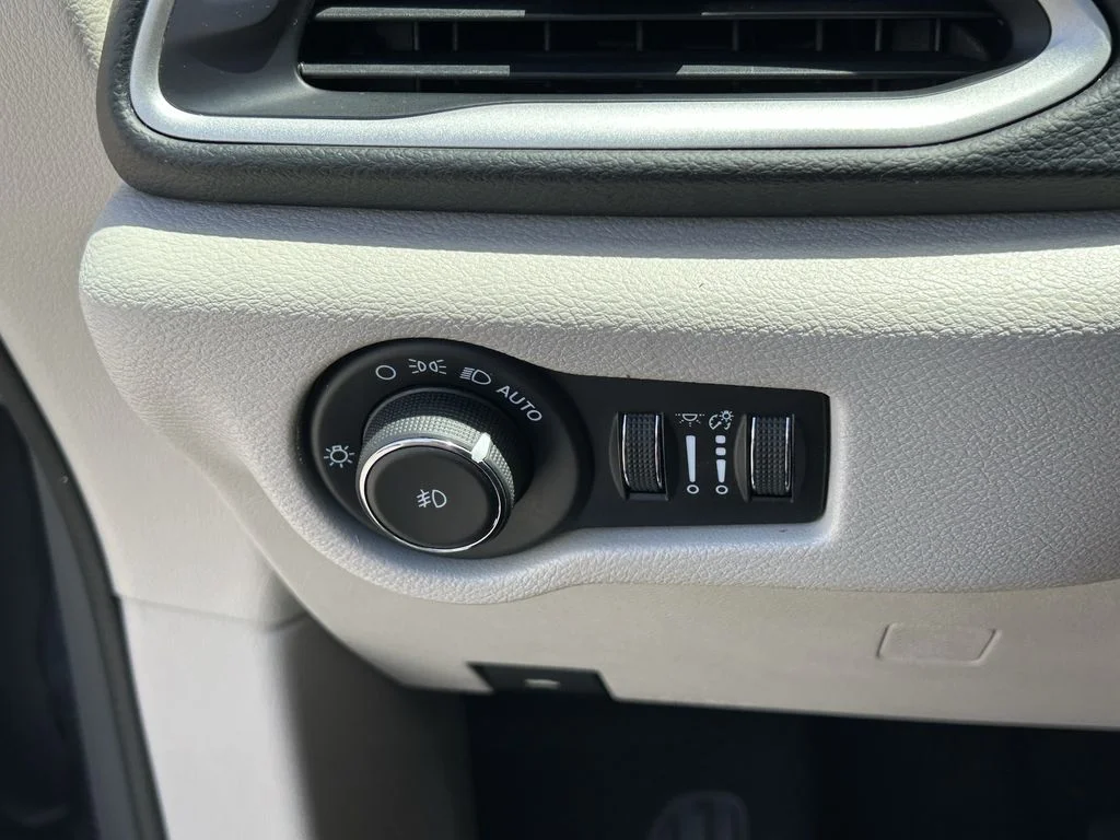 Used 2021 White Chrysler Touring L image 29