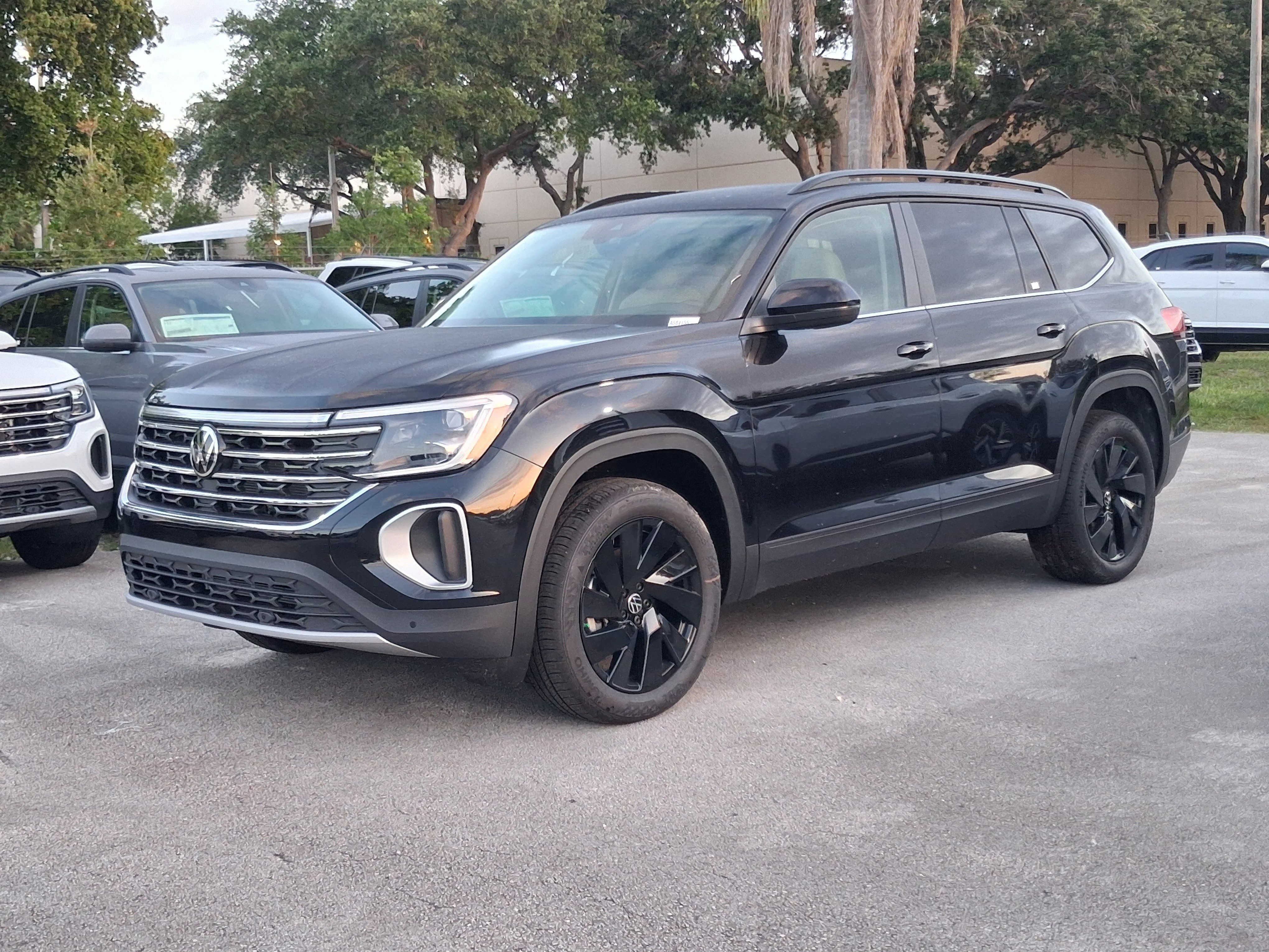 New 2026 Black Volkswagen 2.0T SE w/Technology image 3