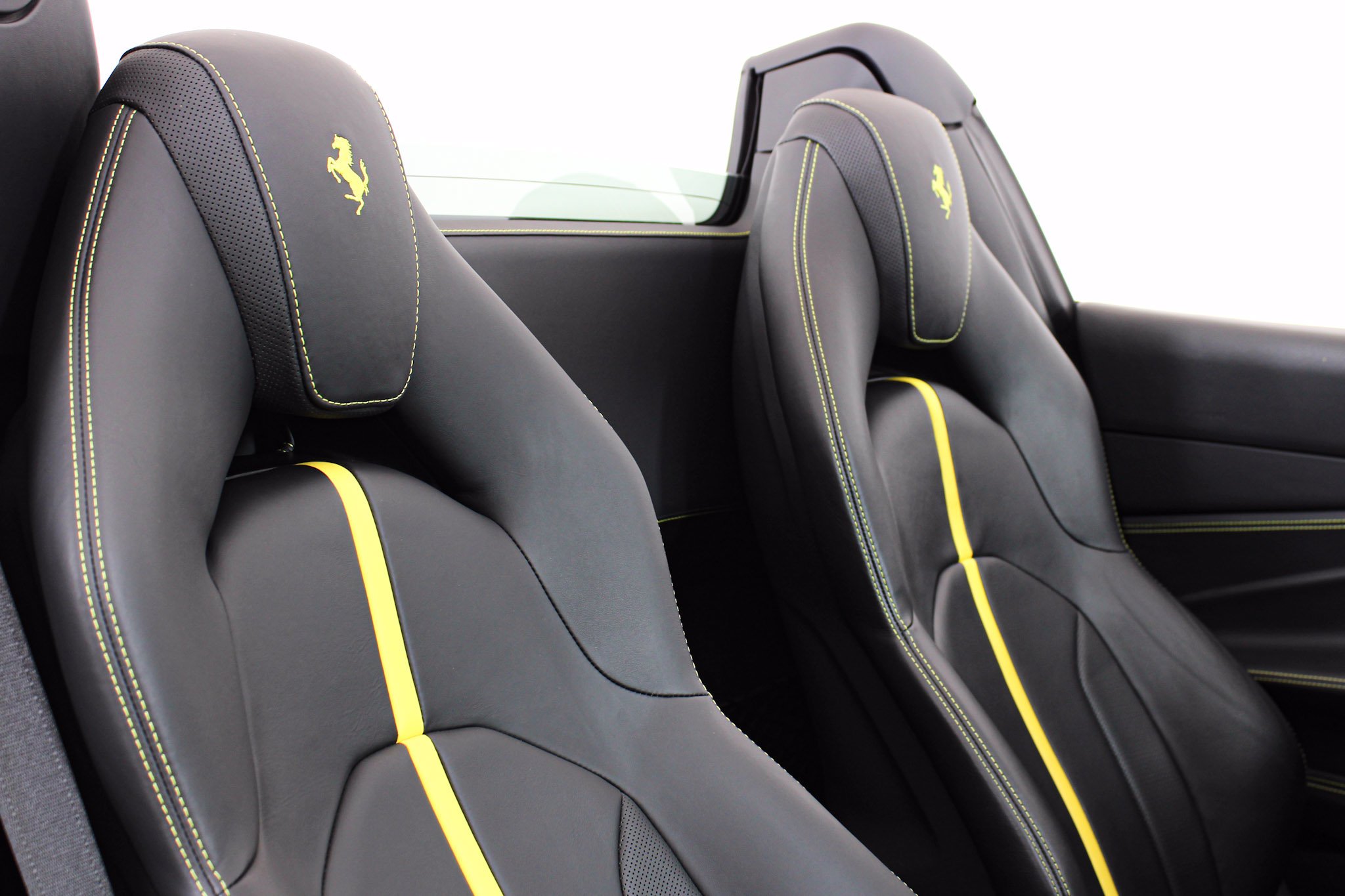Used 2022 White Ferrari  image 34