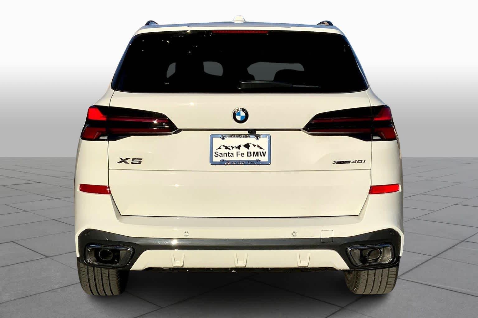 New 2026 Alpine White BMW xDrive40i image 4