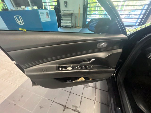 Used 2023 Phantom Black Hyundai SEL image 10
