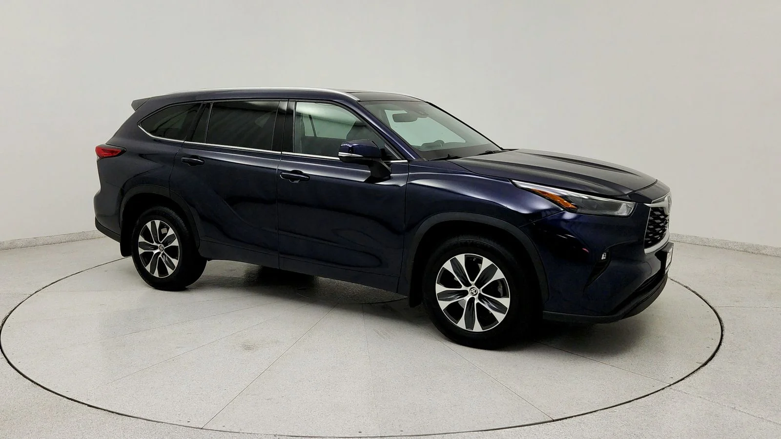 Used 2022  Toyota XLE image 9