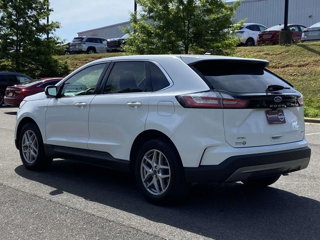 Used 2024 Oxford White Ford SEL image 5