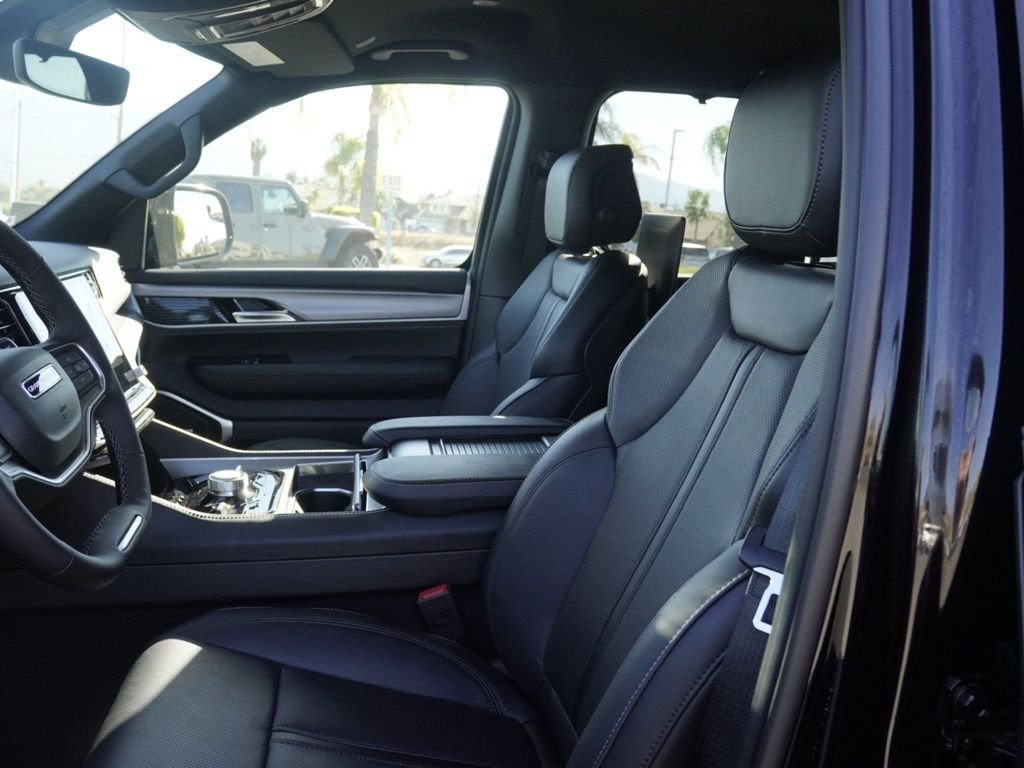 New 2026 High Gloss Black Exterior Paint Jeep Limited Altitude 4X4 image 18