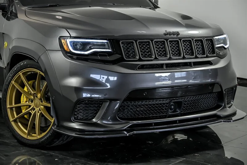 Used 2019  Jeep Trackhawk image 2
