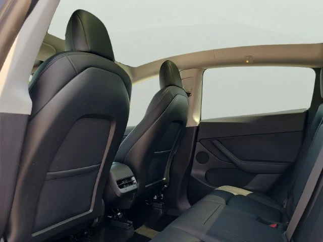 Used 2021 White Tesla Long Range image 12
