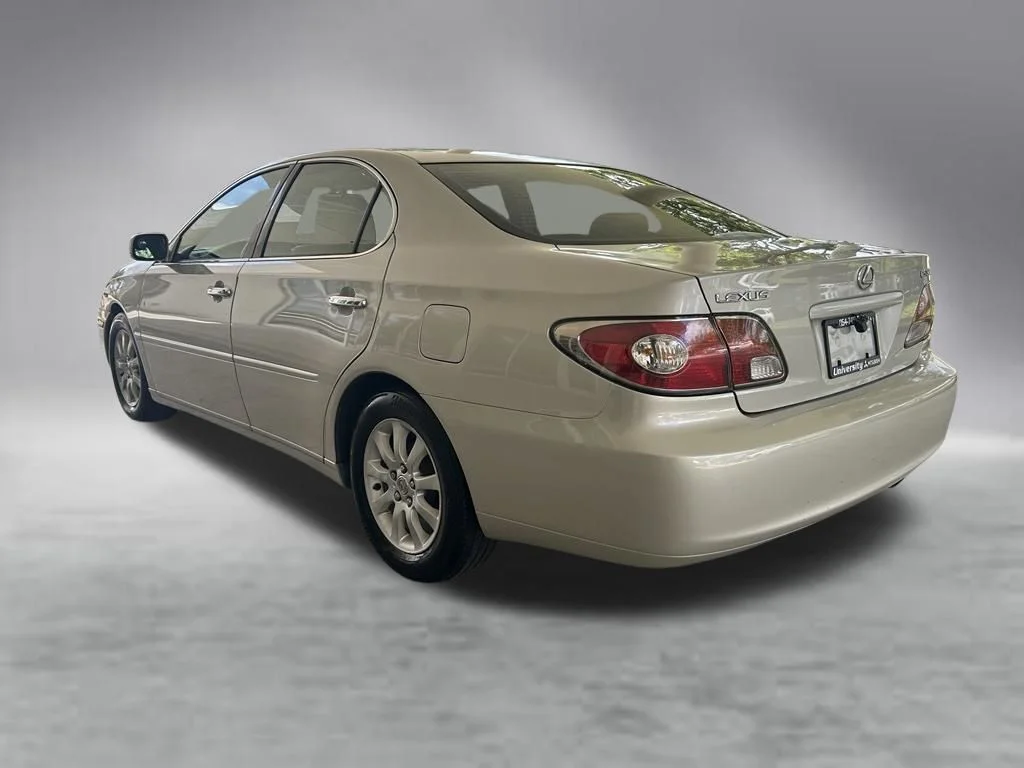 Used 2002  Lexus 300 image 4