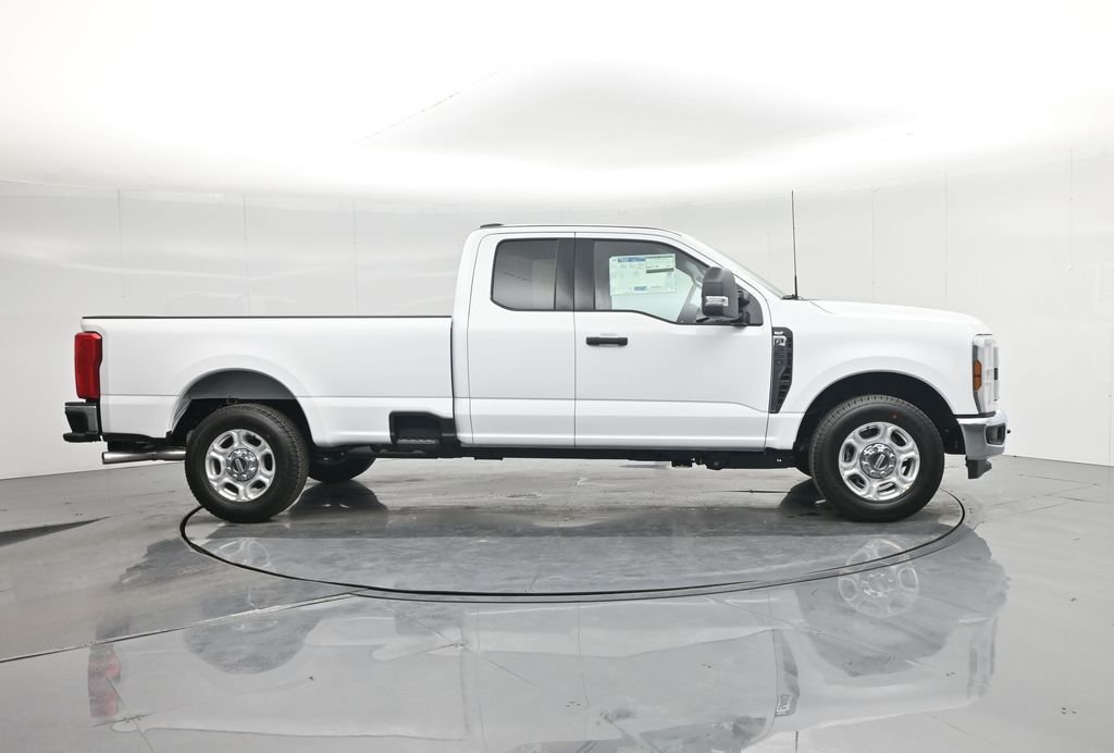 New 2026 Oxford White Ford XLT image 25