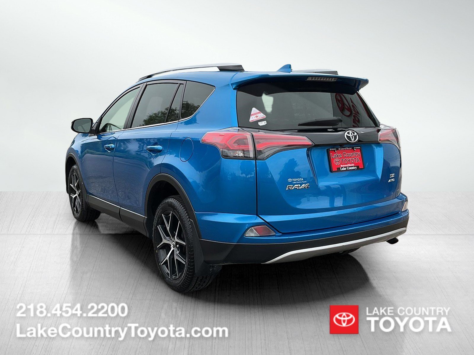 Used 2016 Electric Storm Blue Toyota SE image 3