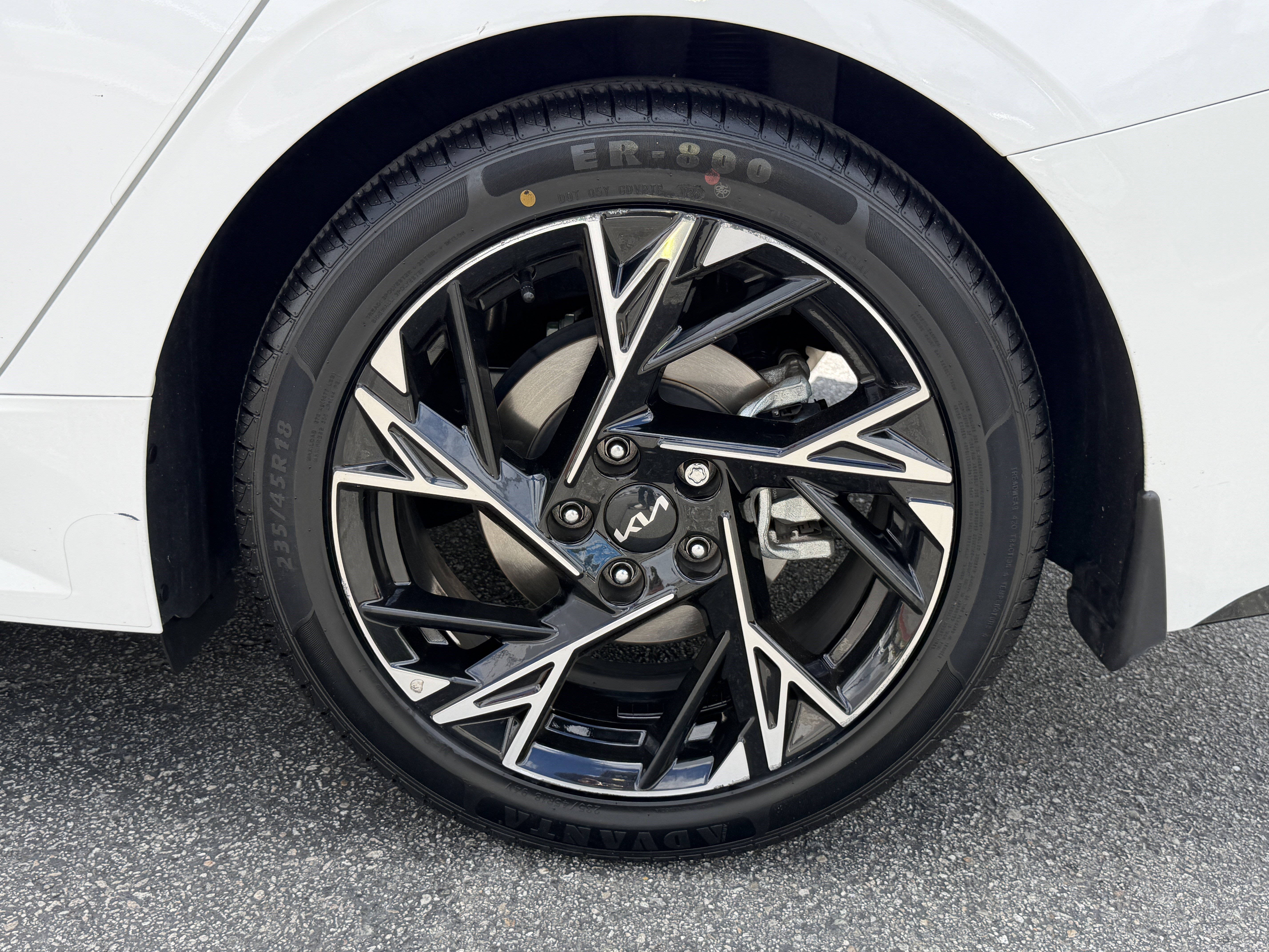 Certified Used 2025 Snow White Pearl Kia GT-Line image 11