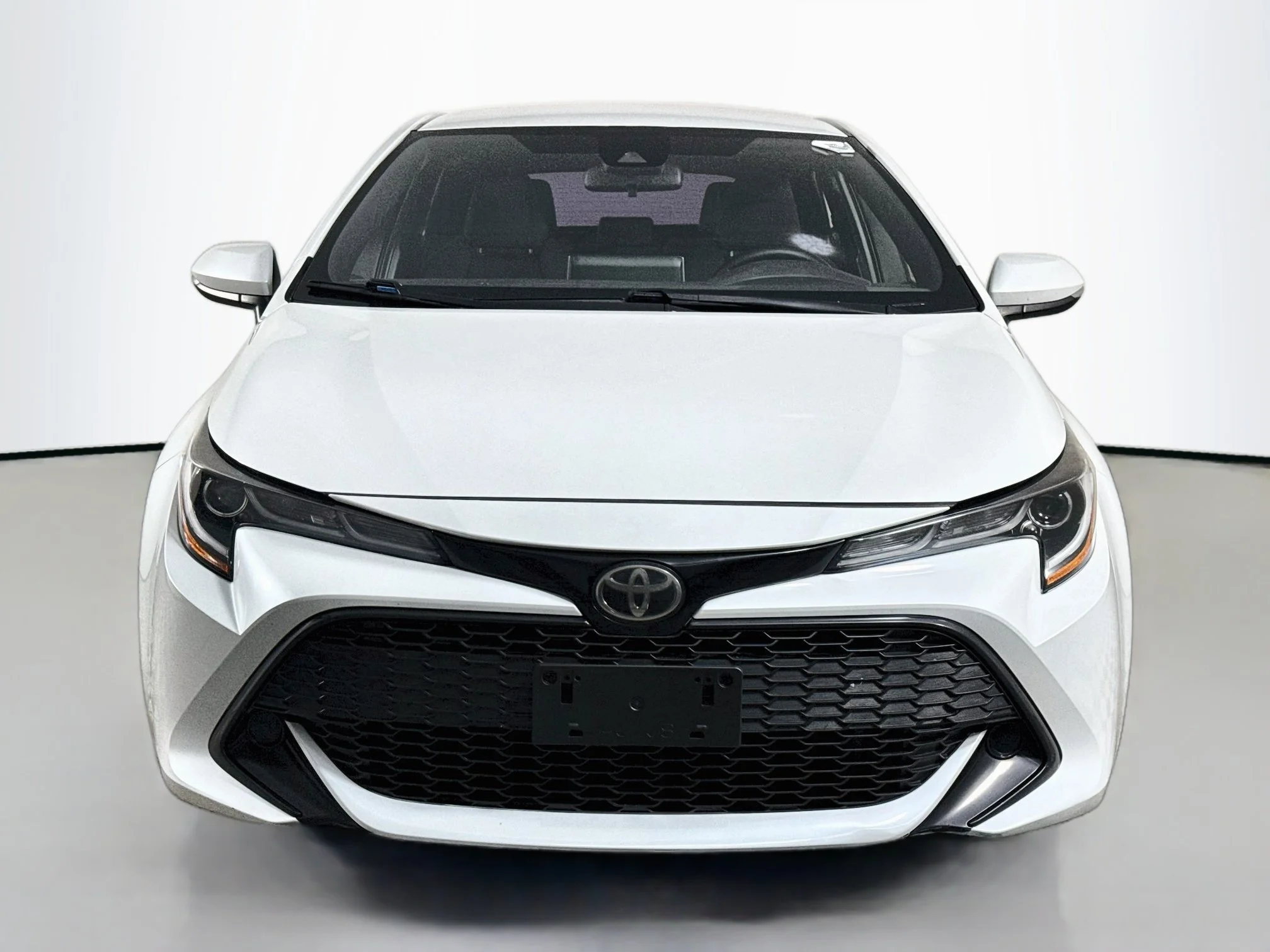 Used 2021 Wind Chill Pearl Toyota SE image 2