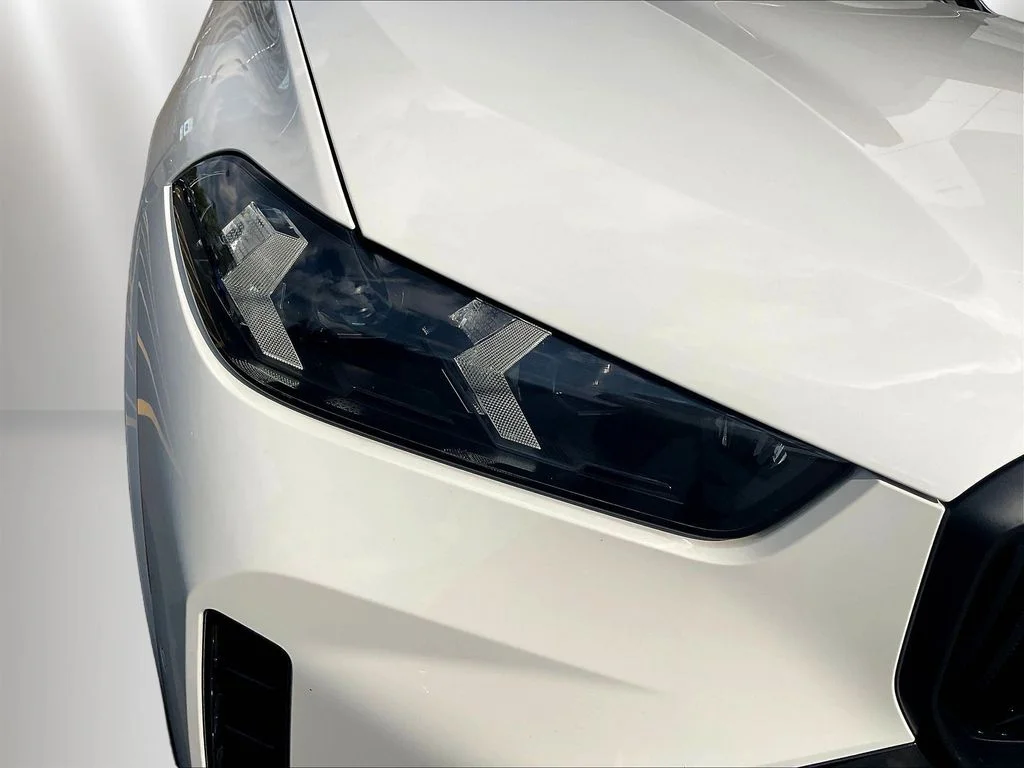Used 2025 Alpine White BMW M60i image 29