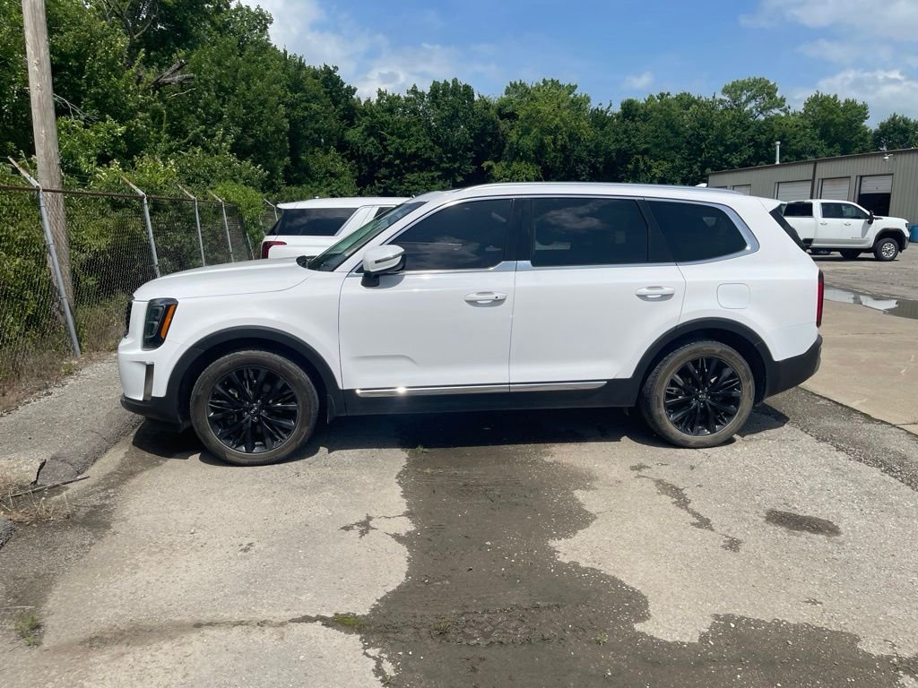 Used 2021 White Kia EX image 4