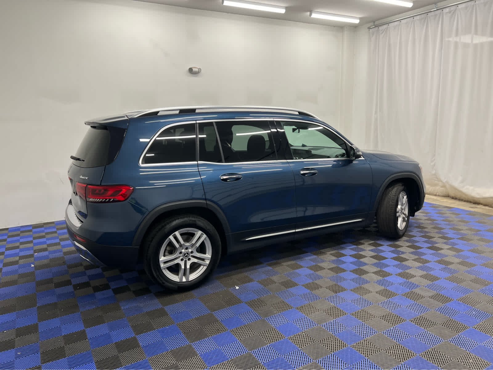 Used 2022 Denim Blue Metallic Mercedes-Benz GLB 250 image 10