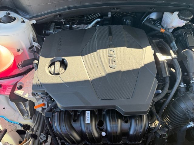 Used 2025 White Kia X-Line image 7