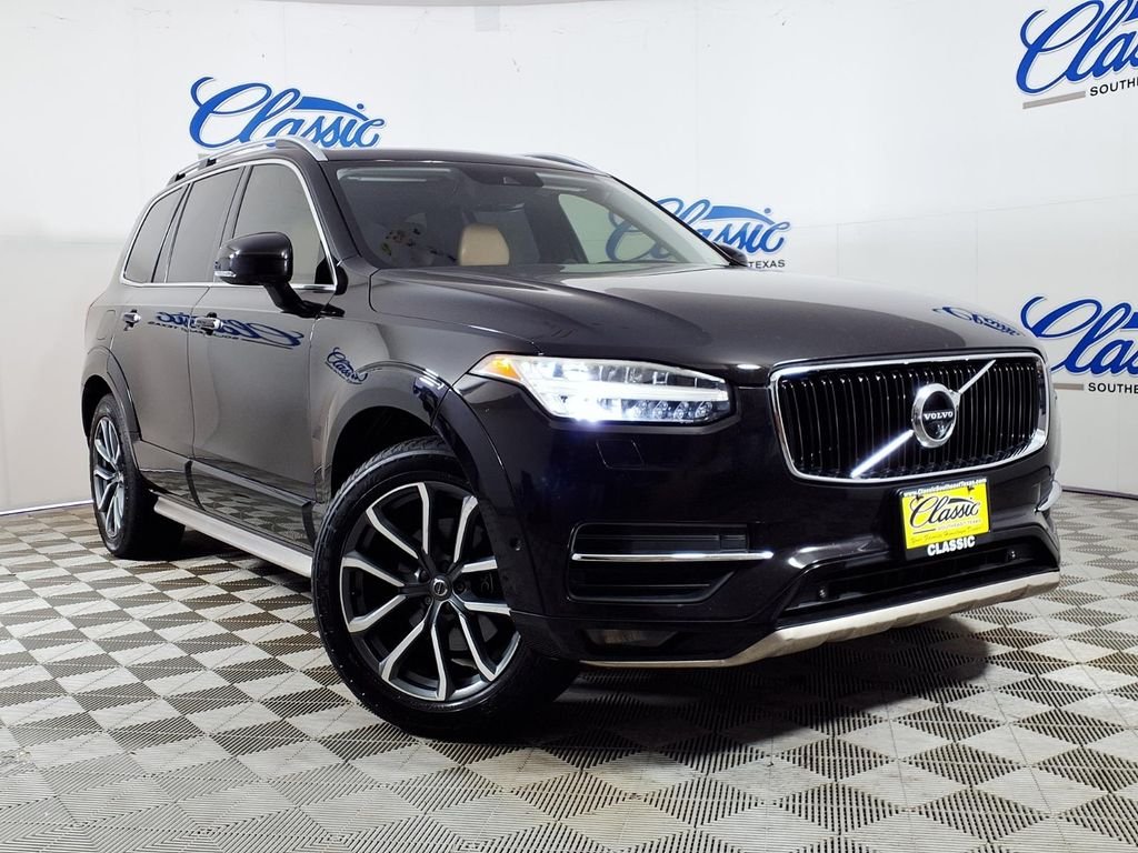 2016 Volvo XC90 T6 AWD Momentum's photo