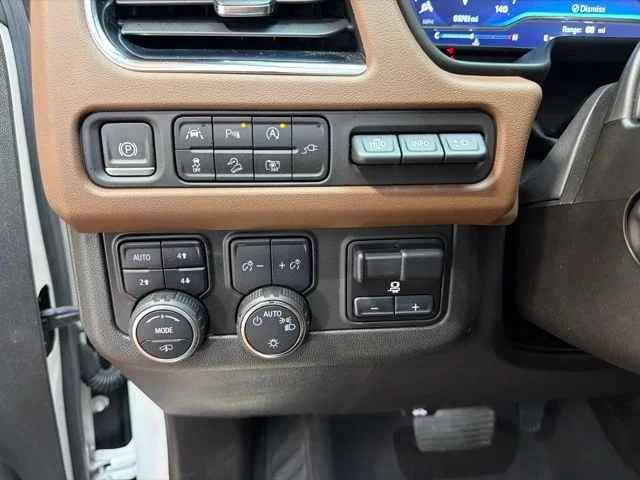 Used 2022 Iridescent Pearl Tricoat Chevrolet High Country image 24