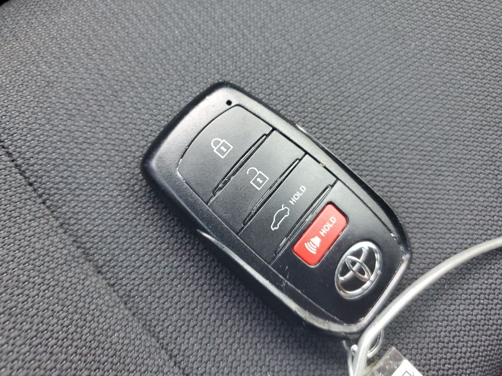 2025 Toyota Corolla SE - Photo 22