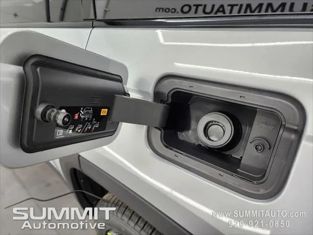 New 2025 Silver Zynith Exterior Paint Jeep Limited image 42