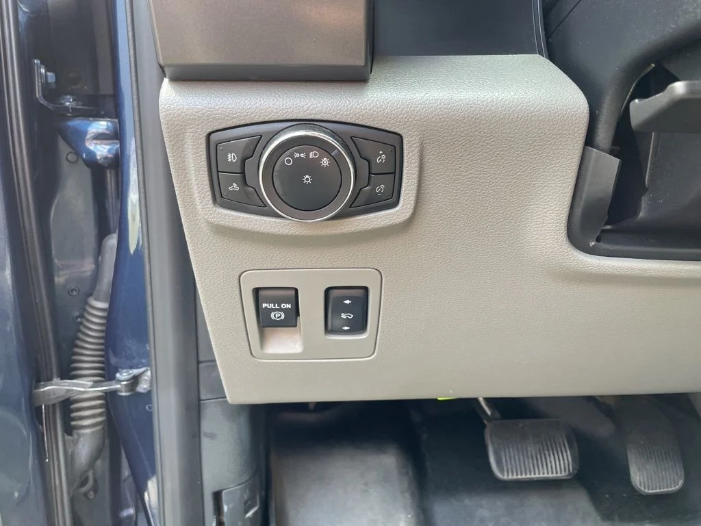 Used 2018 Blue Ford XLT image 10