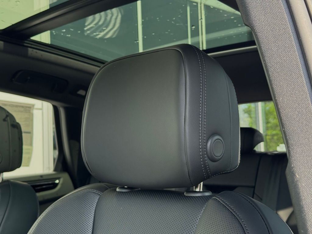 2025 Porsche Macan - Photo 24