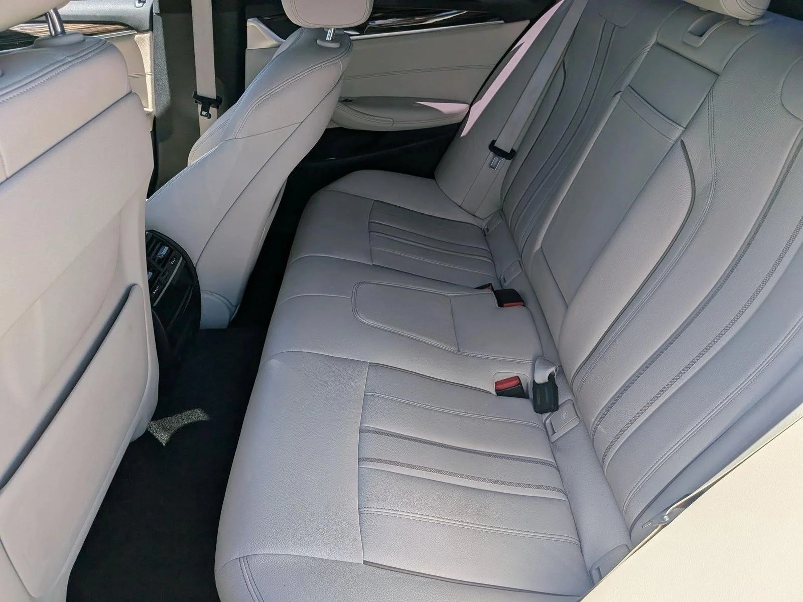 Used 2018 Glacier Silver Metallic BMW 530i image 18