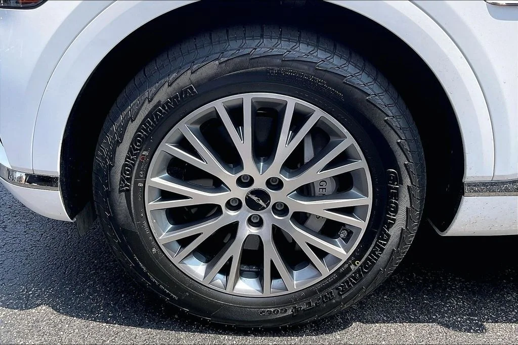 Used 2025 White Genesis 2.5T image 8