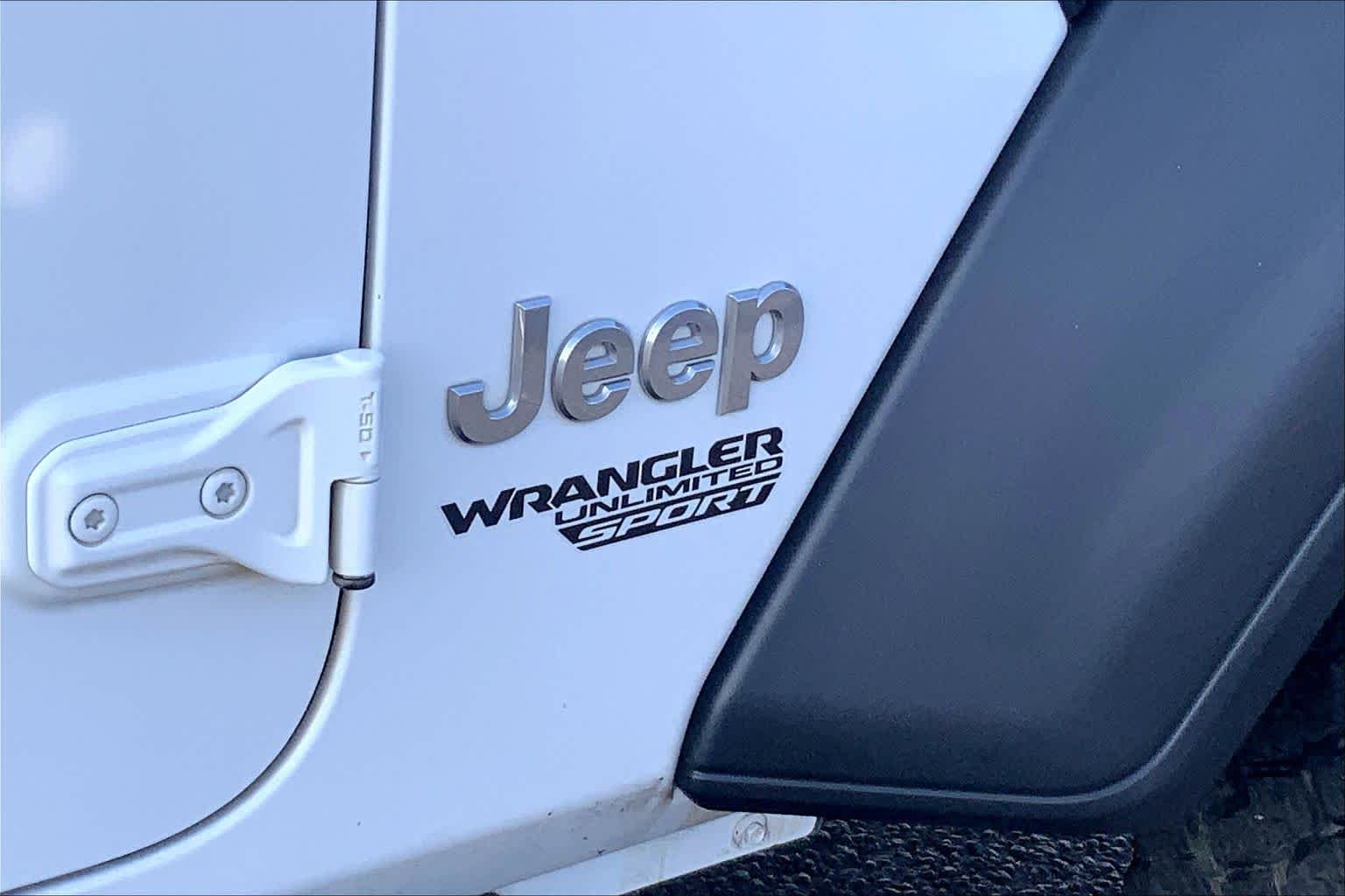 Used 2019 Bright White Clearcoat Jeep Sport S image 10