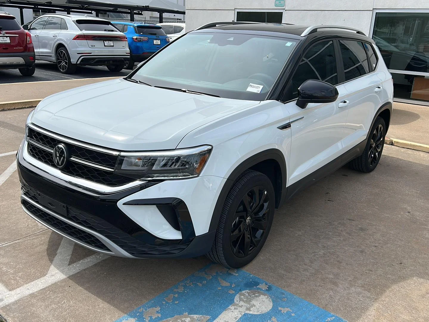 2023 Volkswagen Taos 1.5T SE's photo