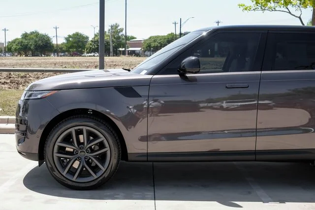 New 2026  Land Rover SE image 15