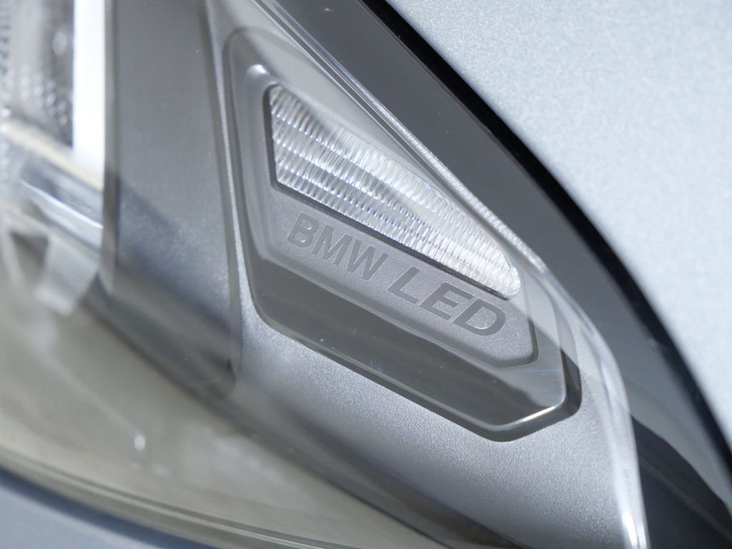 New 2026 Skyscraper Grey Metallic BMW 330i xDrive image 4