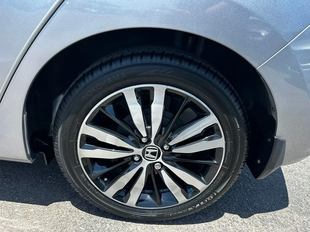 Used 2018 Silver Honda EX image 11