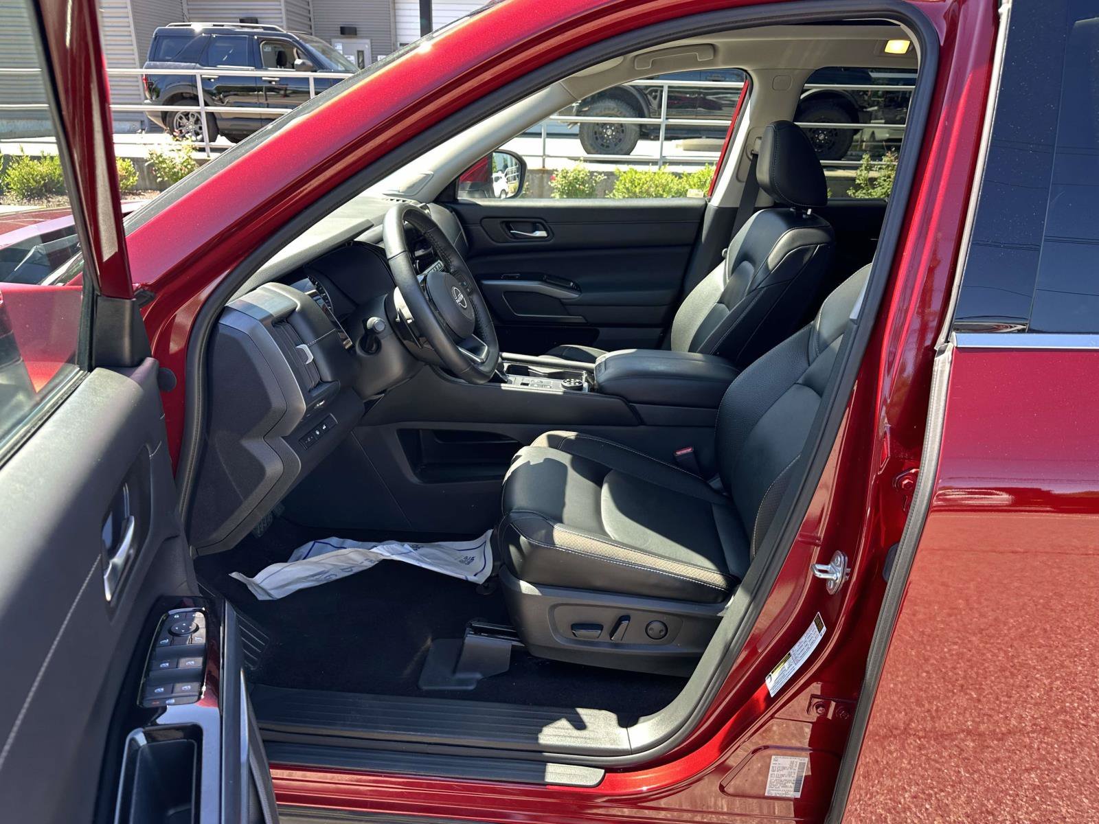 Used 2023 Scarlet Ember Nissan SL image 17