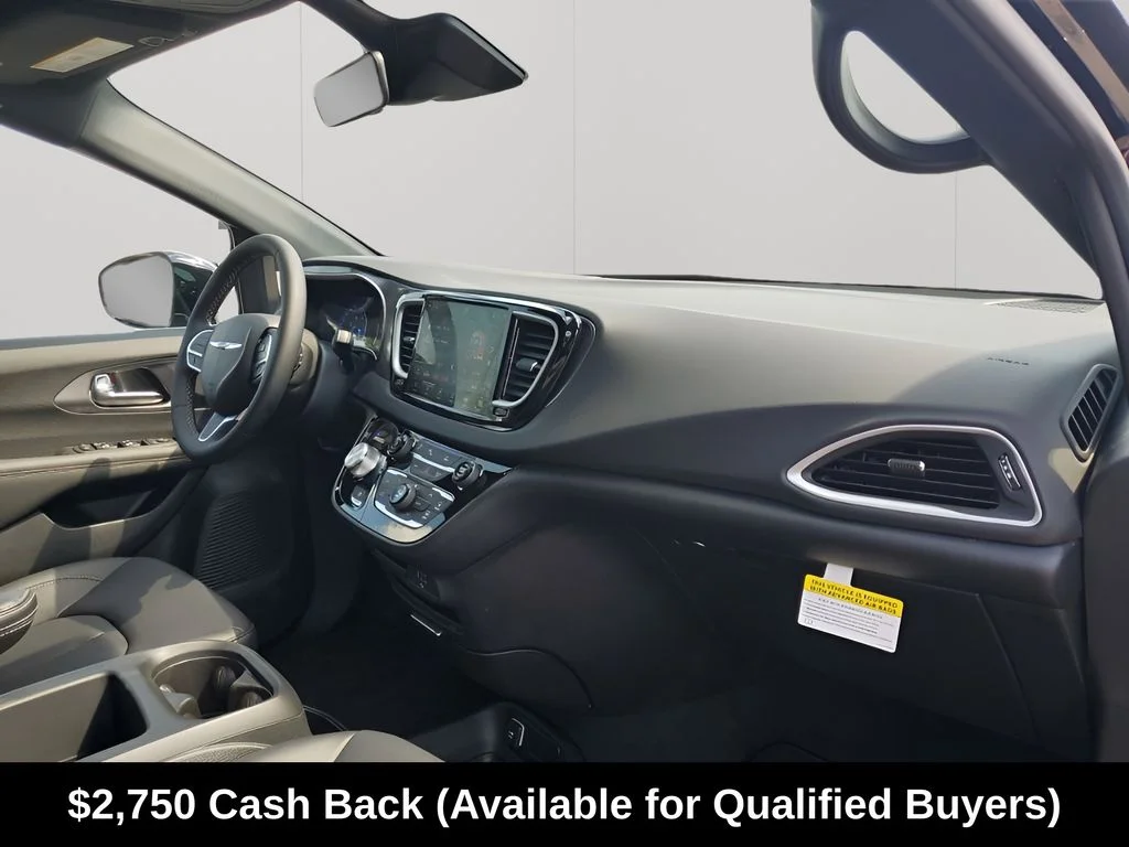 2026 Chrysler Voyager LX - Photo 17