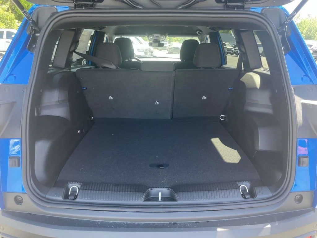 New 2026 Hydro Blue Pearlcoat Jeep Laredo image 19
