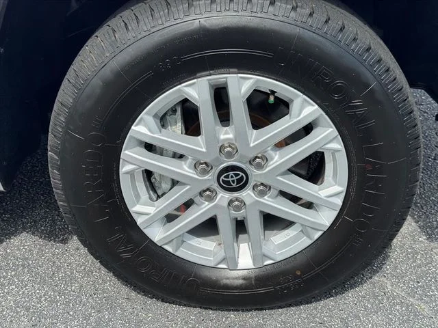 Used 2022 Silver Toyota SR5 image 32