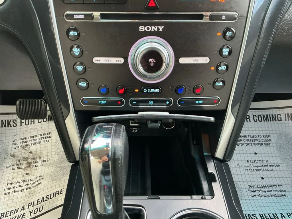 Used 2016 White Ford Platinum image 17