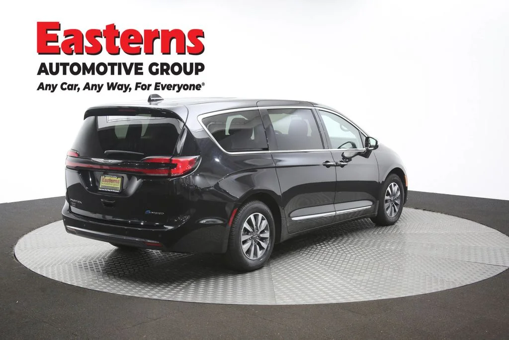 Used 2023 Black Chrysler Limited image 44