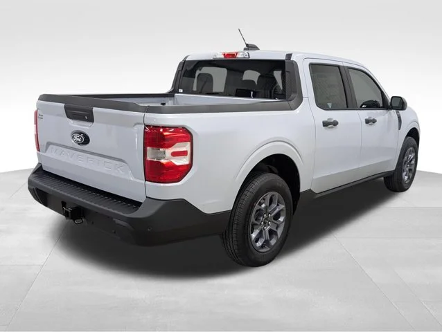 New 2026 Space White Metallic Ford XLT image 47