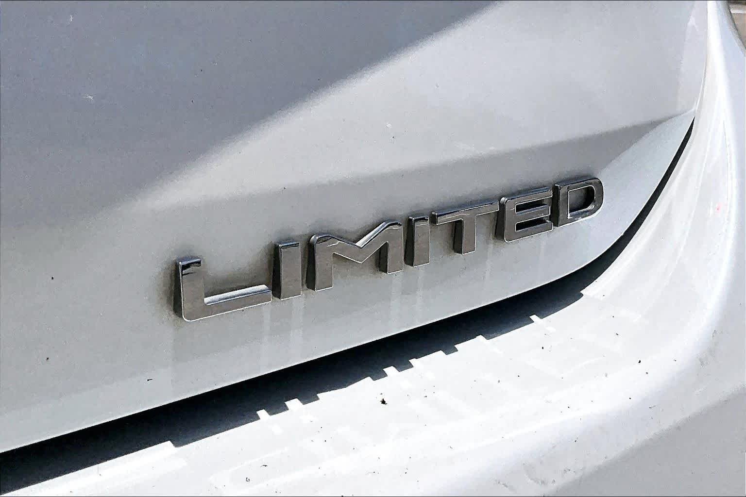 Used 2021 Blizzard Pearl Toyota Limited image 9