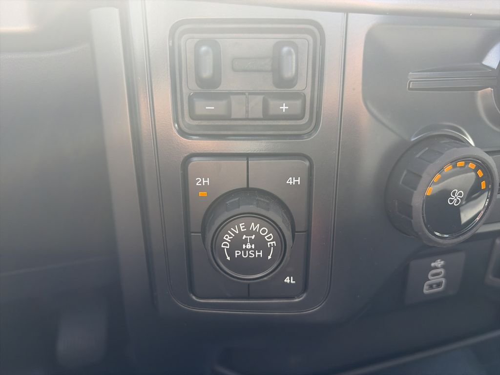 Used 2025 Silver Ford XL image 23