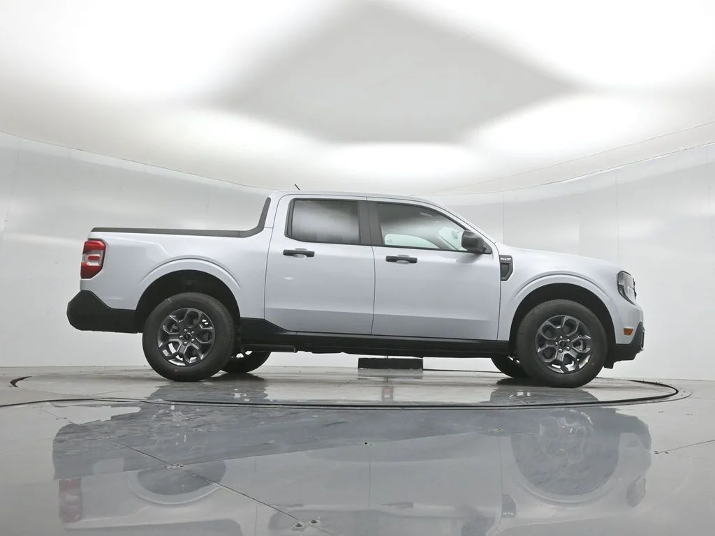 New 2026 Space White Metallic Ford XLT image 40