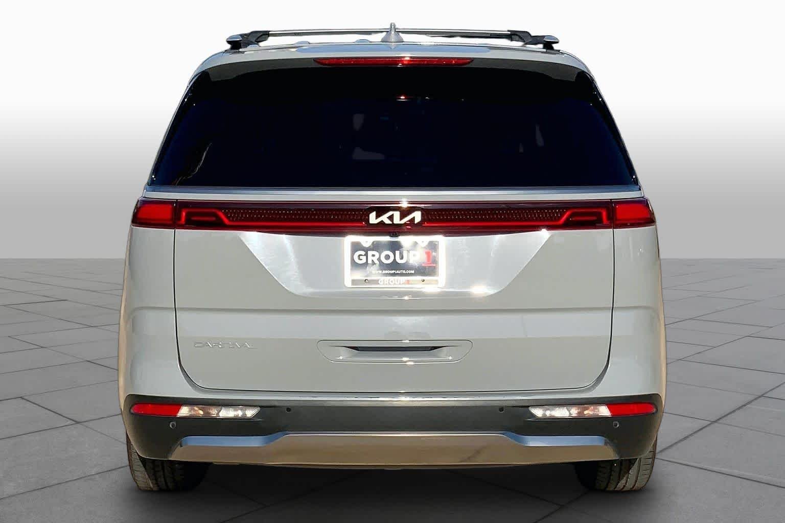 Used 2024 Ceramic Silver Kia SX Prestige image 5