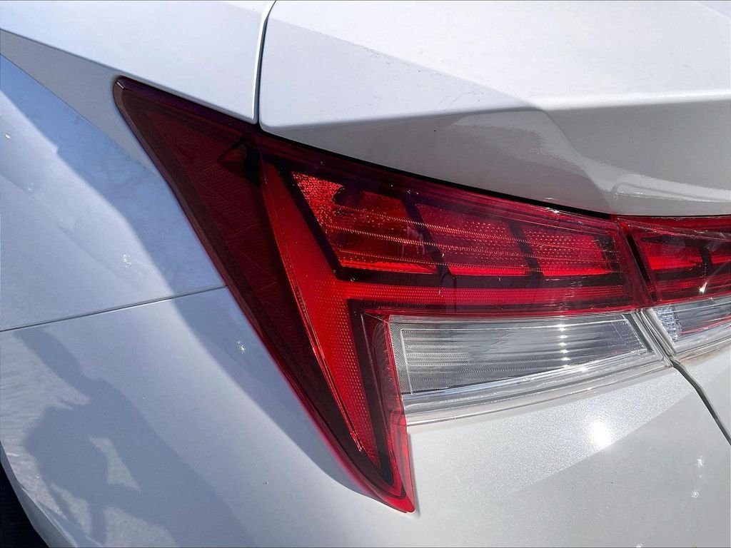Used 2025 White Hyundai SEL Convenience image 32