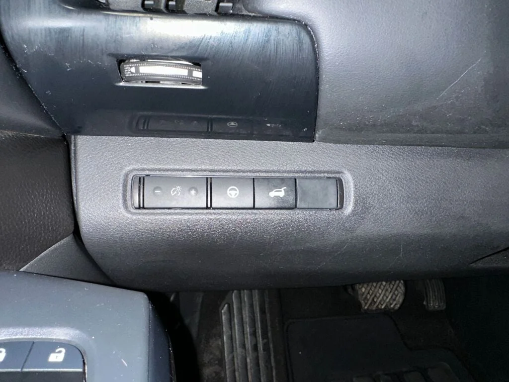 2023 Nissan Pathfinder SV - Photo 13