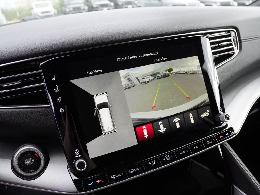 New 2026 Bright White Clear-Coat Exterior Paint Jeep Limited image 14